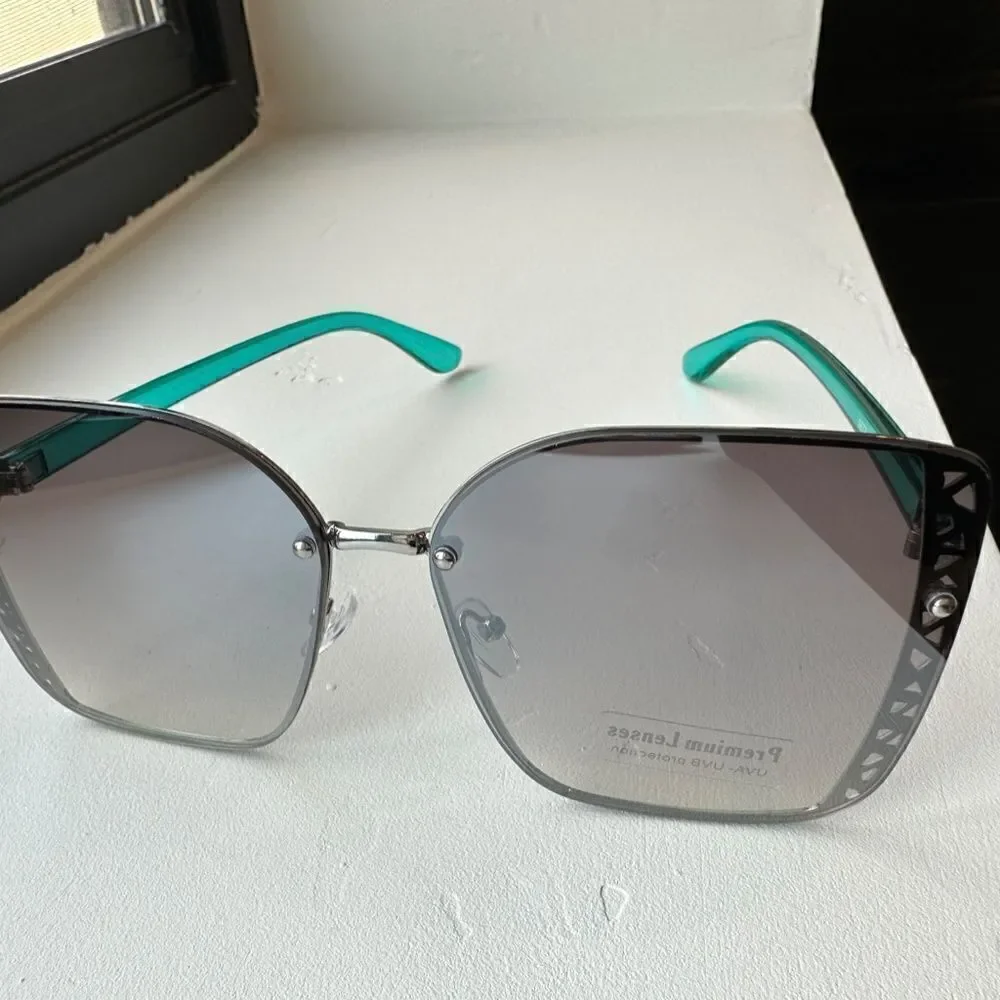 New Fashion Sunglasses Large Frames, Light Weight, Mixed Metal